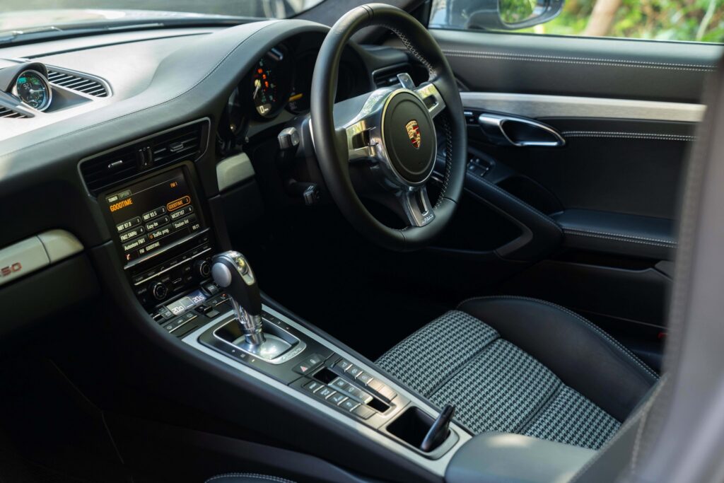 V1 Porsche 911 50th Anniversary Edition 3