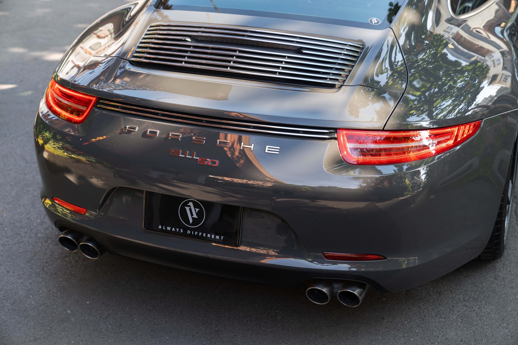 V1 Porsche 911 50th Anniversary Edition 6