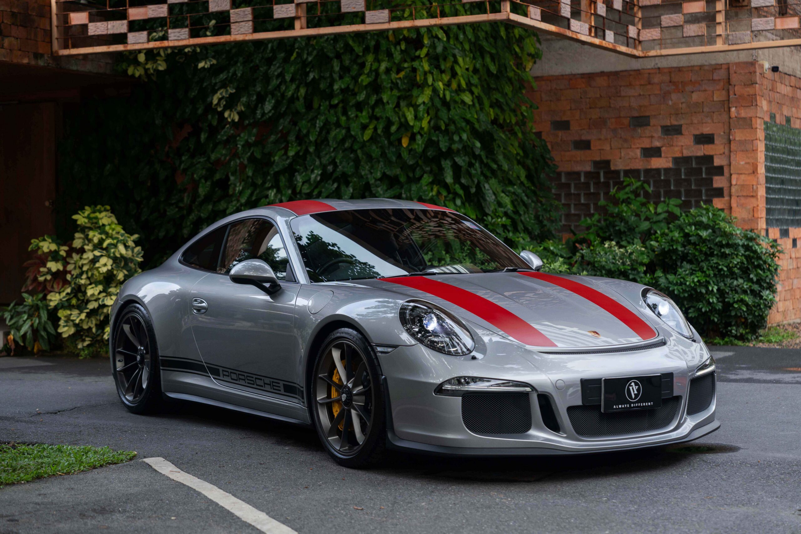 V1 Porsche 911 R 1